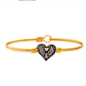 ANGEL HEART BANGLE BRACELET